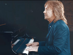 Официальное видео к синглу "You Are The Light"